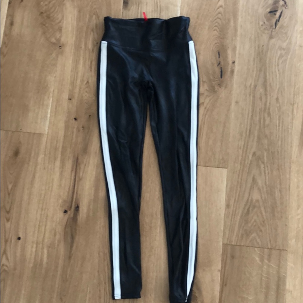 SPANX LEGGINGS. Black with white strip.